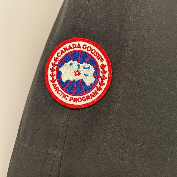 SOLD -Men’s XL Canada Goose Jacket - Picture 4 of 5